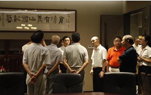 海峽兩岸茶業(yè)交流協(xié)會一行領(lǐng)導(dǎo)蒞臨茶文化館參觀指導(dǎo)